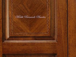 Armadietto dispensa da cucina o soggiorno in legno massello con intarsi